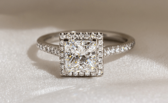 The Elegance of Flower-Shaped Engagement Rings: A Symbol of Everlasting Love Screenshot 17